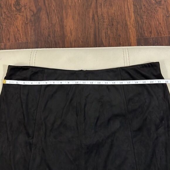 Franchessa’s Alya Black Faux Suede Black Skirt Size: 3XL NWT - Picture 5 of 8